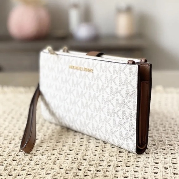 Michael Kors Jet Set Travel MK Flat multifunction Phone Wallet Wristlet Vanilla - Picture 5 of 10